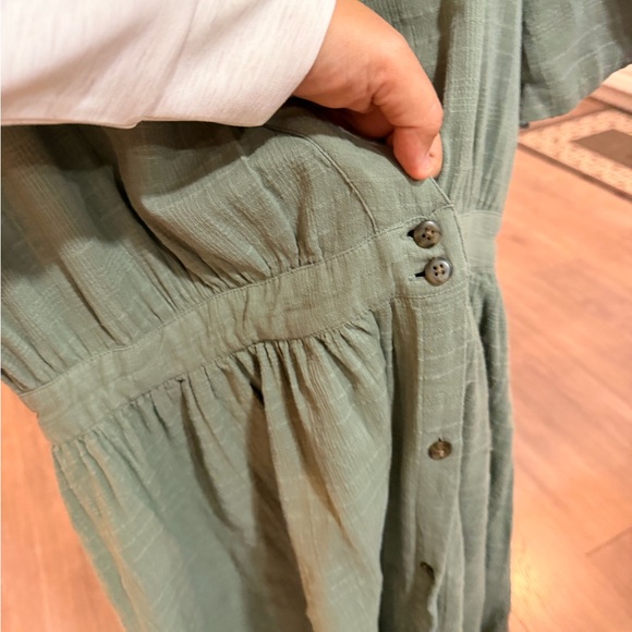 Elegant Olive Green Women's Dress - Picture 7 of 11